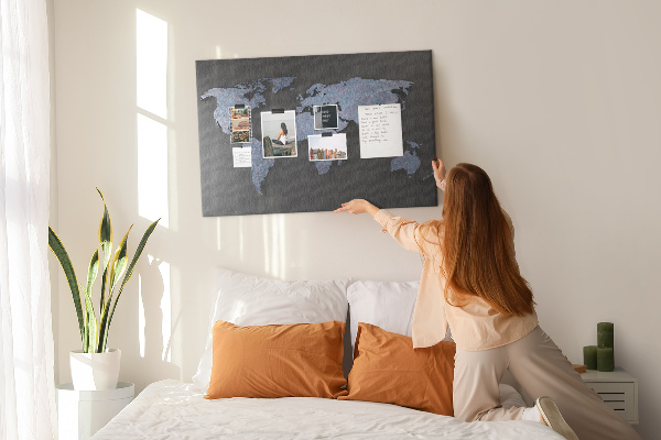 Tablero de anuncios mapa del mundo en tonos azules