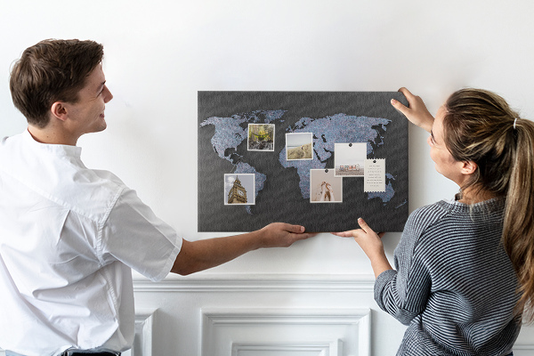 Tablero de anuncios mapa del mundo en tonos azules