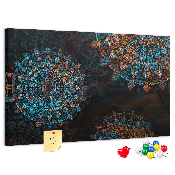 Tablero de anuncios Mandalas complejos en tonos azules y marrones.