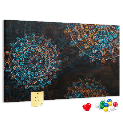 Tablero de anuncios Mandalas complejos en tonos azules y marrones.
