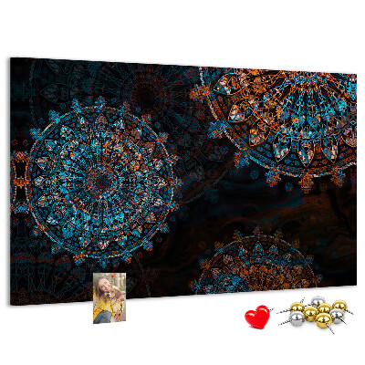 Tablero de anuncios Mandalas complejos en tonos azules y marrones.