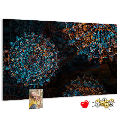 Tablero de anuncios Mandalas complejos en tonos azules y marrones.