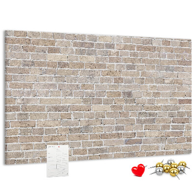 Tablero de corcho decorado con diseño de pared de ladrillo en tonos neutros