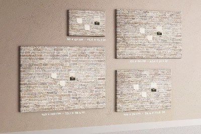 Tablero de corcho decorado con diseño de pared de ladrillo en tonos neutros