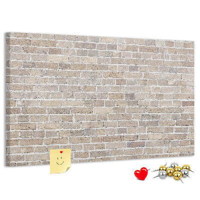 Tablero de corcho decorado con diseño de pared de ladrillo en tonos neutros