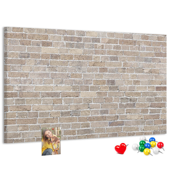 Tablero de corcho decorado con diseño de pared de ladrillo en tonos neutros