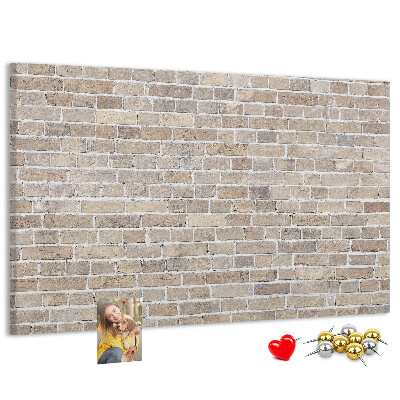 Tablero de corcho decorado con diseño de pared de ladrillo en tonos neutros