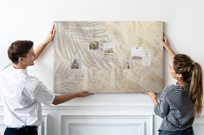 Tablero de corcho decorativo arenas cálidas con sombras delicadas