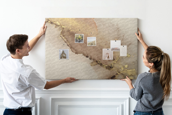 Tablero de anuncios paisaje abstracto con detalles dorados