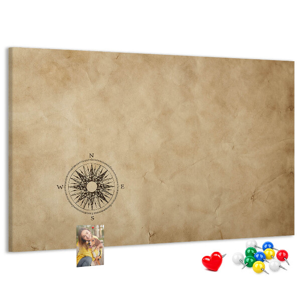 Tablero de corcho decorativo mapa antiguo con una brújula de fondo