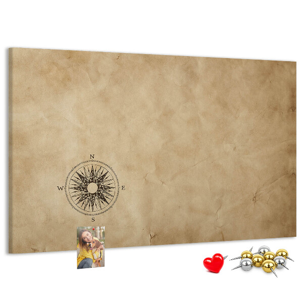 Tablero de corcho decorativo mapa antiguo con una brújula de fondo