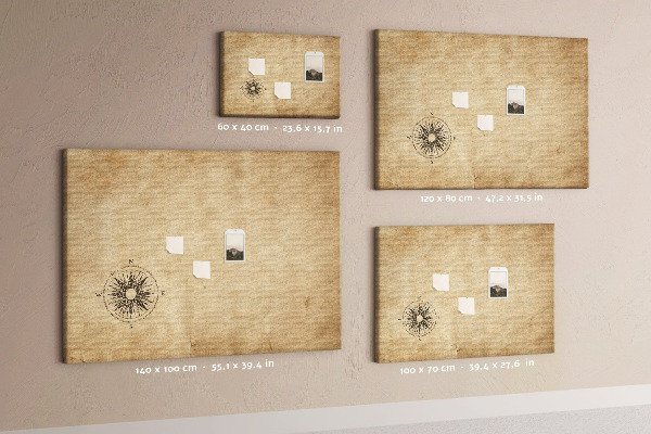 Tablero de corcho decorativo mapa antiguo con una brújula de fondo