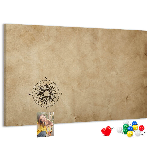 Tablero de corcho decorativo mapa antiguo con una brújula de fondo