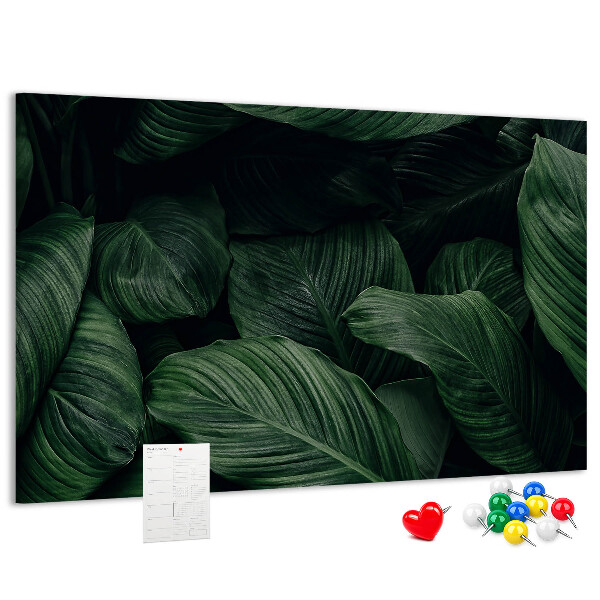 Tablero de anuncios con diseño de hojas verdes en un denso entramado