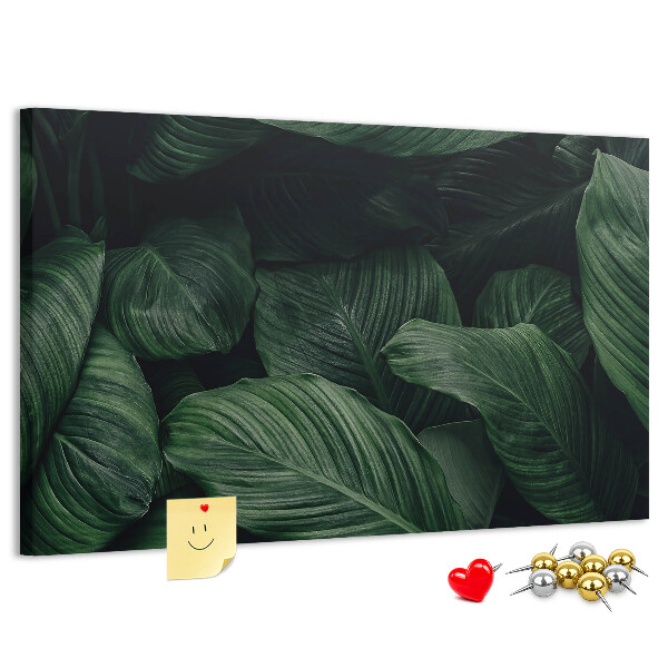 Tablero de anuncios con diseño de hojas verdes en un denso entramado