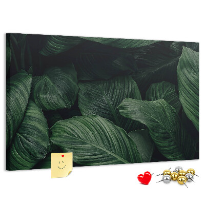 Tablero de anuncios con diseño de hojas verdes en un denso entramado