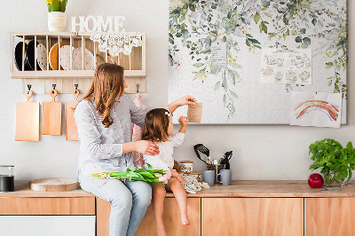 Tablero de anuncios con diseño de hojas verdes y flores delicadas al fondo