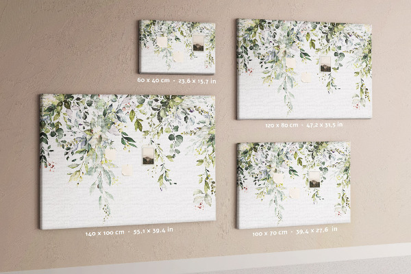 Tablero de anuncios con diseño de hojas verdes y flores delicadas al fondo