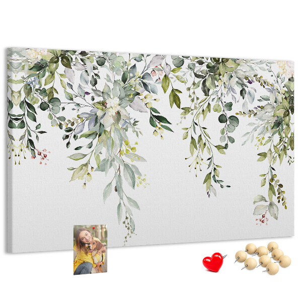 Tablero de anuncios con diseño de hojas verdes y flores delicadas al fondo