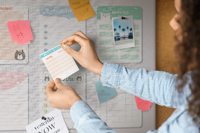 Pizarra de corcho con diseño de cuadernos coloridos con motivos de animales