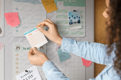 Pizarra de corcho con diseño de cuadernos coloridos con motivos de animales