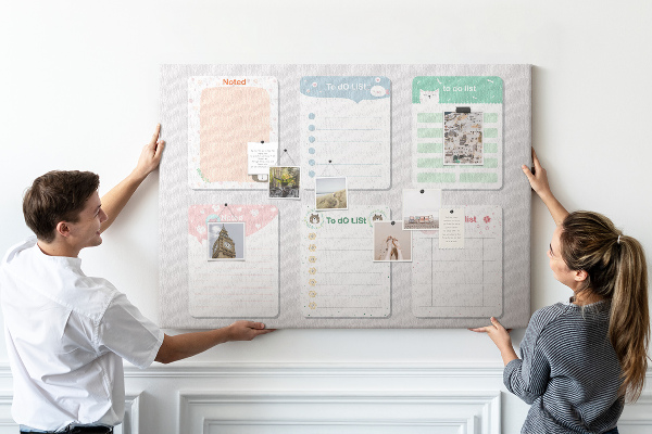 Pizarra de corcho con diseño de cuadernos coloridos con motivos de animales