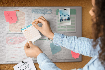 Pizarra de corcho con diseño de cuadernos coloridos con motivos de animales
