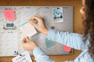 Tablero de corcho decorado agenda semanal con diseño minimalista