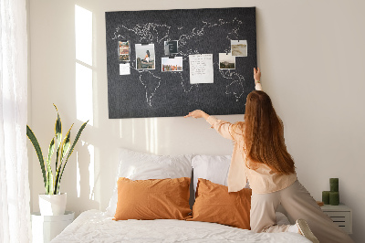 Tablero de anuncios mapamundi con diseño de fondo de pizarra