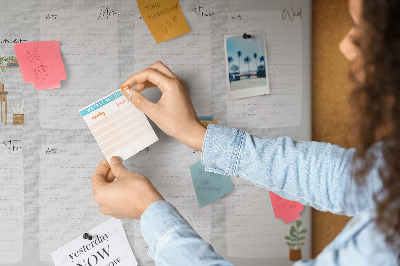 Pizarra de corcho con diseño de agenda semanal y detalles de plantas
