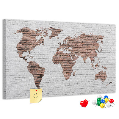 Tablero de corcho decorativo diseño de mapa del mundo sobre fondo de pared de ladrillos