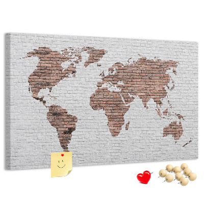 Tablero de corcho decorativo diseño de mapa del mundo sobre fondo de pared de ladrillos
