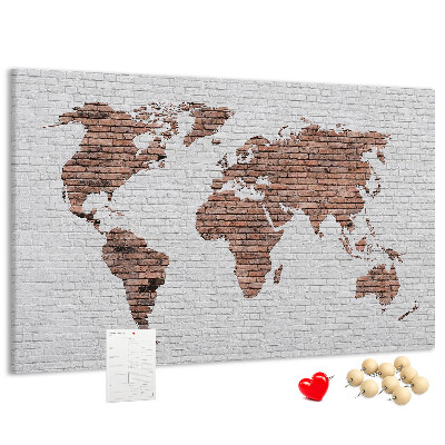 Tablero de corcho decorativo diseño de mapa del mundo sobre fondo de pared de ladrillos