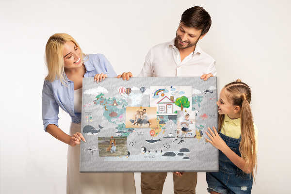 Tablero de anuncios mapamundi con ilustraciones de animales