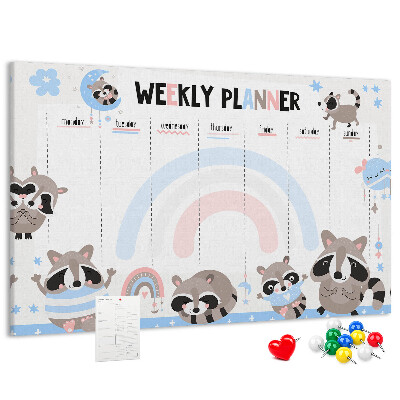 Pizarra de corcho con diseño de agenda semanal y mapaches alegres