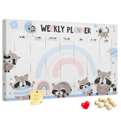 Pizarra de corcho con diseño de agenda semanal y mapaches alegres