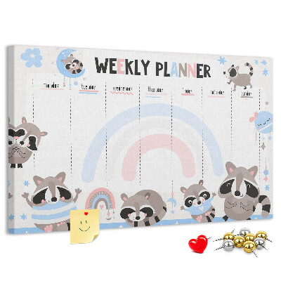 Pizarra de corcho con diseño de agenda semanal y mapaches alegres