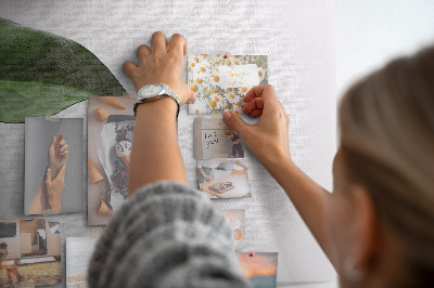Tablero de corcho decorativo hojas delicadas sobre fondo minimalista