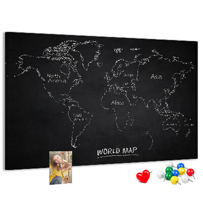 Pizarra de corcho con diseño de mapa del mundo sobre fondo negro