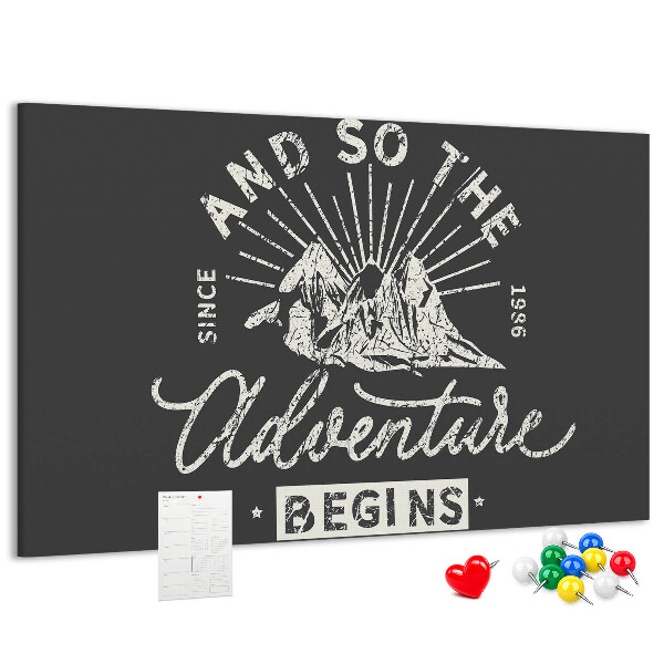 Tablero de anuncios con diseño de aventura en las montañas