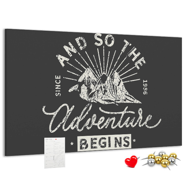 Tablero de anuncios con diseño de aventura en las montañas