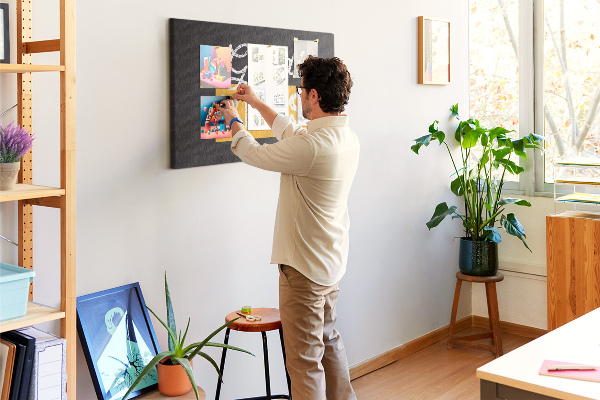 Tablero de corcho decorado Mensaje positivo sobre fondo oscuro