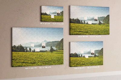 Tablero de anuncios con diseño de paisaje montañoso pintoresco junto al lago