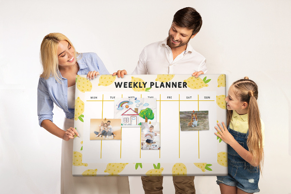 Tablero de anuncios calendario semanal con diseño de limones