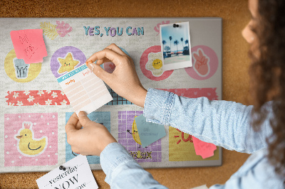 Pizarra de corcho con motivos coloridos y lemas positivos