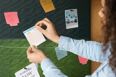 Tablero de anuncios con diseño de campo de fútbol con líneas y césped
