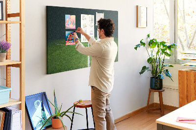 Tablero de anuncios con diseño de campo de fútbol con líneas y césped