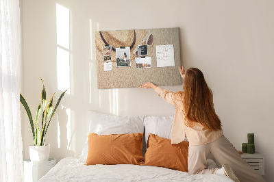 Tablero de corcho decorativo con diseño de playa y gafas de sol para un ambiente veraniego