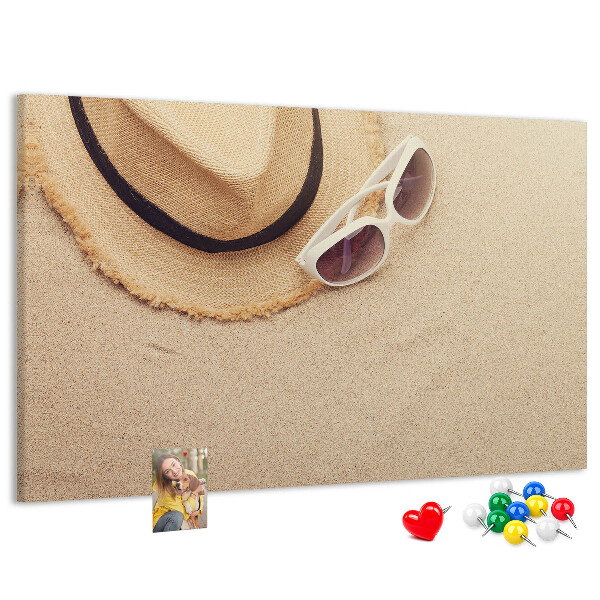 Tablero de corcho decorativo con diseño de playa y gafas de sol para un ambiente veraniego