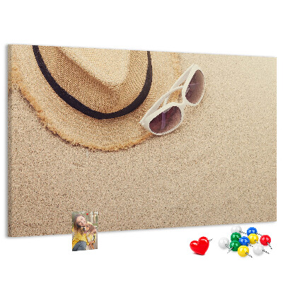 Tablero de corcho decorativo con diseño de playa y gafas de sol para un ambiente veraniego